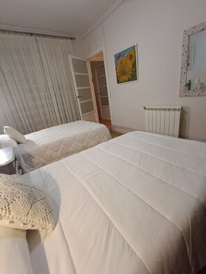 4 chambres, fer et planche à repasser, lit parapluie, Wi-Fi