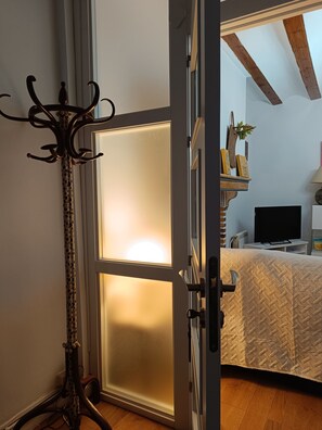 4 dormitorios, tabla de planchar con plancha, cuna de viaje y wifi