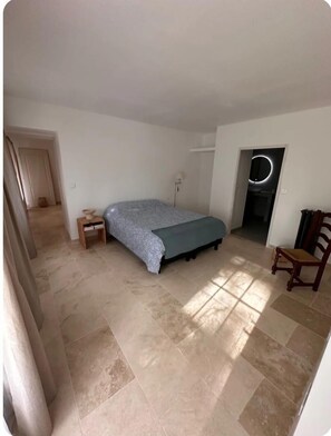 5 habitaciones, wifi y ropa de cama
