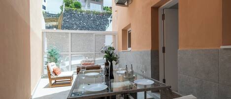 Apartment | Outdoor dining
