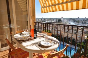 Apartment | Outdoor dining - Apartment in Roses Near Sta. Margarita Beach (Roses)