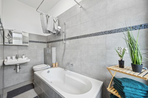 Wupper Home I, Top Lage Ideal für Geschäftsleute, Monteure, Familien, 3 Zimmer