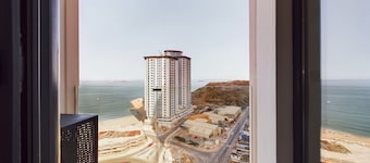 E1 18th Floor Studios, Sea & Beach Views