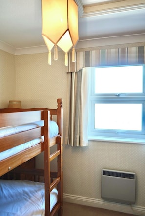 3 bedrooms, iron/ironing board, free WiFi