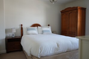 Stadtwohnung, Terrasse, Meerblick | 3 Schlafzimmer, Bügeleisen/Bügelbrett, kostenloses WLAN
