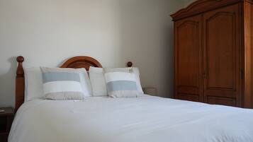 Casa de ciudad, patio, vista al mar | 3 habitaciones, tabla de planchar con plancha y wifi gratis