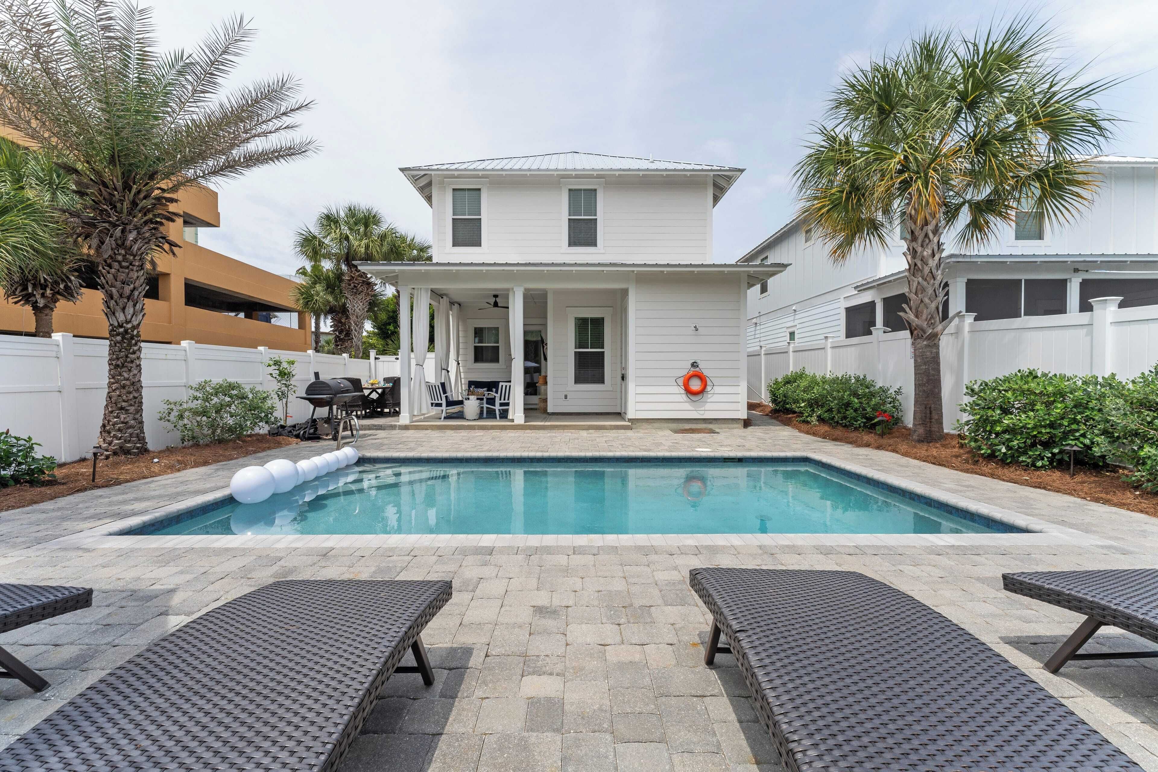 House (4 Bedrooms) | Front of property