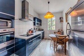 Refrigerador, microondas, horno y lavavajillas