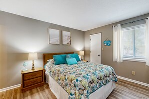 2 bedrooms, iron/ironing board, Internet, bed sheets