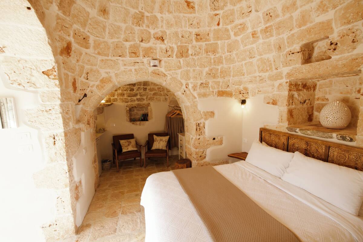 Luxury Double Room | 1 bedroom, iron/ironing board, free WiFi