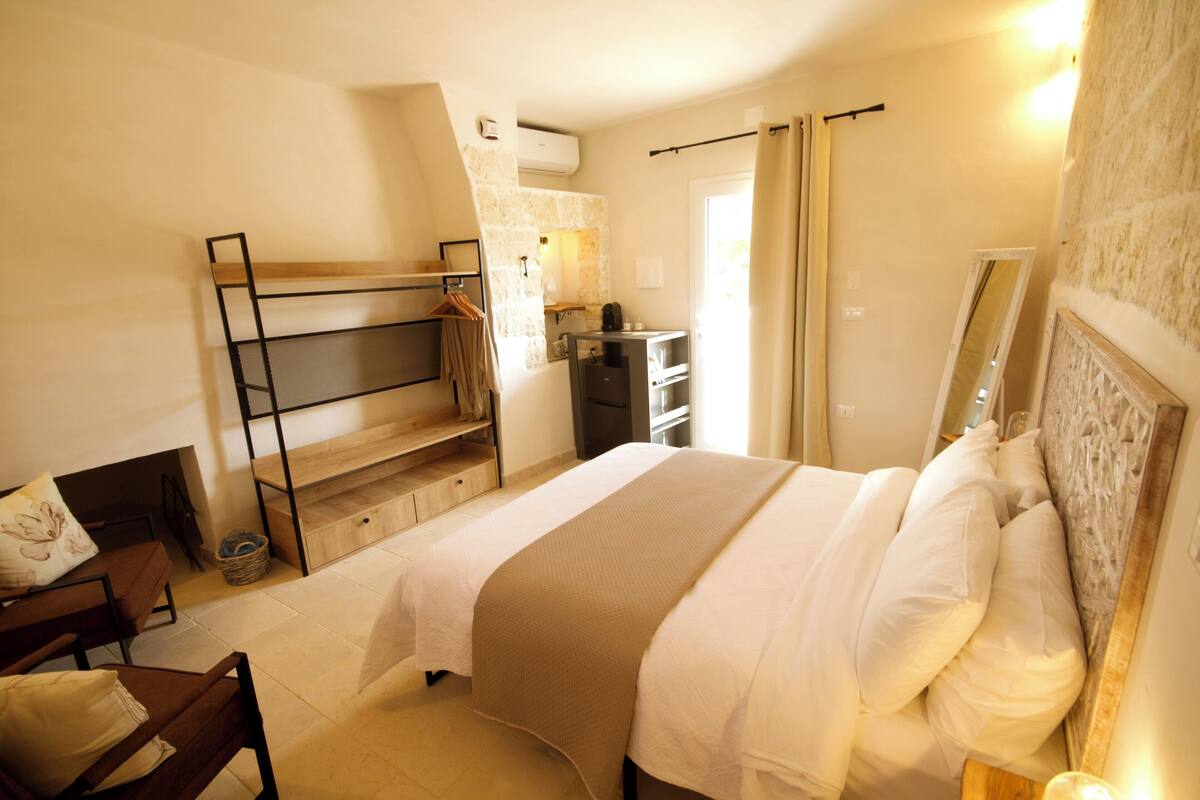 Deluxe Double Room | 1 bedroom, iron/ironing board, free WiFi