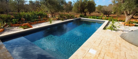 Sesongbasert utendørsbasseng