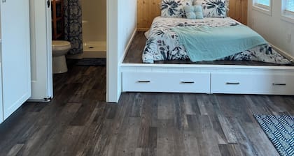 Justice- Book 1, 2 or 3 Cabins. Pet Friendly for a fee. Lake View