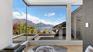 Interior - Central Sunset Charm (Queenstown)