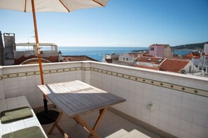 تناول الطعام بالخارج