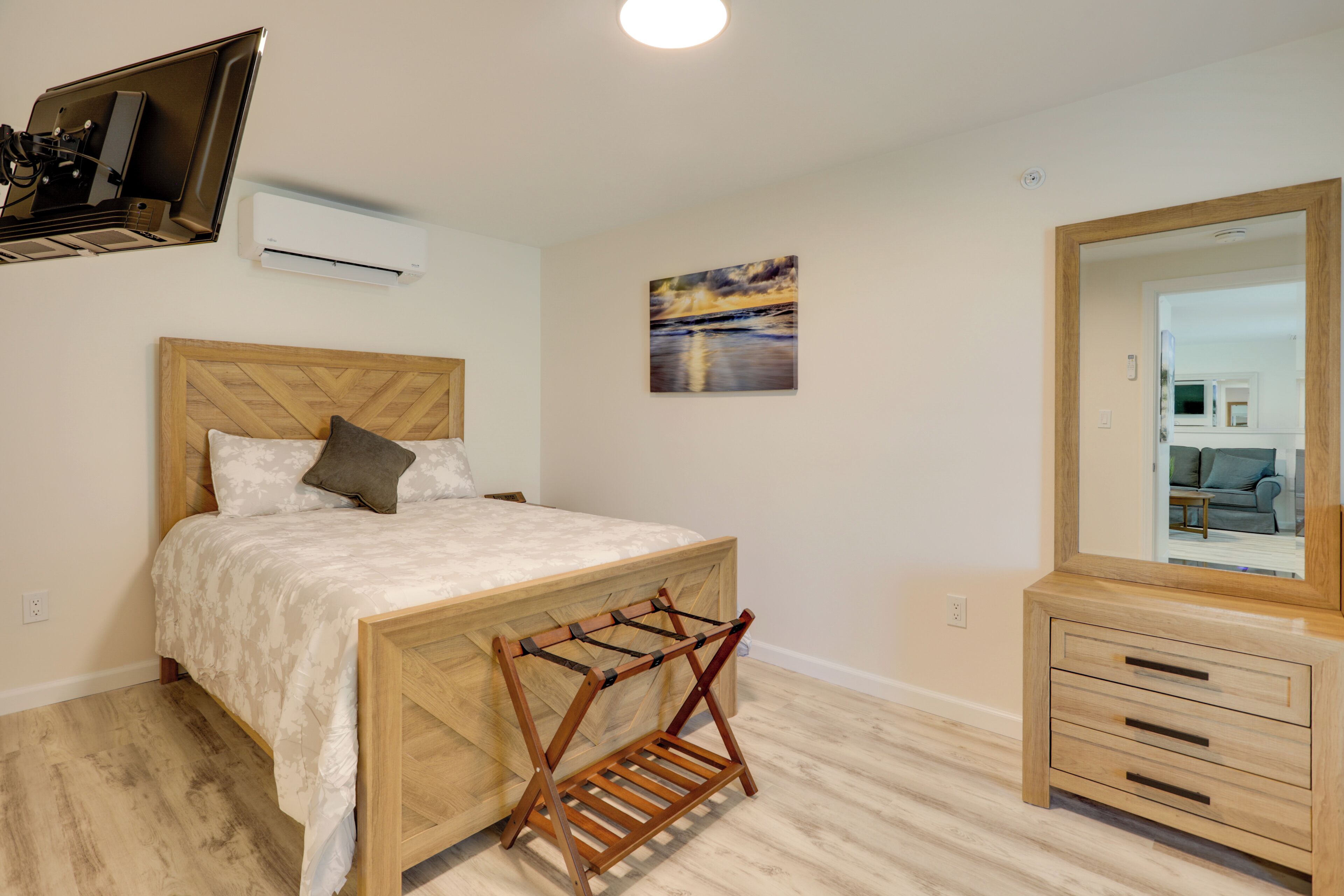 1 bedroom, iron/ironing board, internet, bed sheets