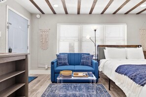 1 bedroom, desk, iron/ironing board, free WiFi