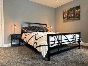2 habitaciones, tabla de planchar con plancha, wifi y ropa de cama 