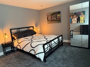 2 bedrooms, iron/ironing board, WiFi, bed sheets - Heart of Buxton (Apartment) (Buxton)