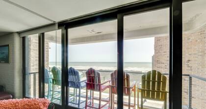 7th-Floor Oceanfront Unit w/ Pools in Port Aransas