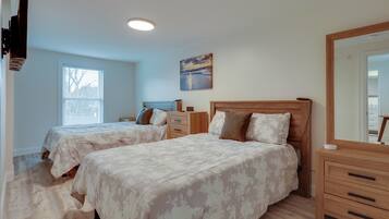 1 bedroom, desk, iron/ironing board, internet