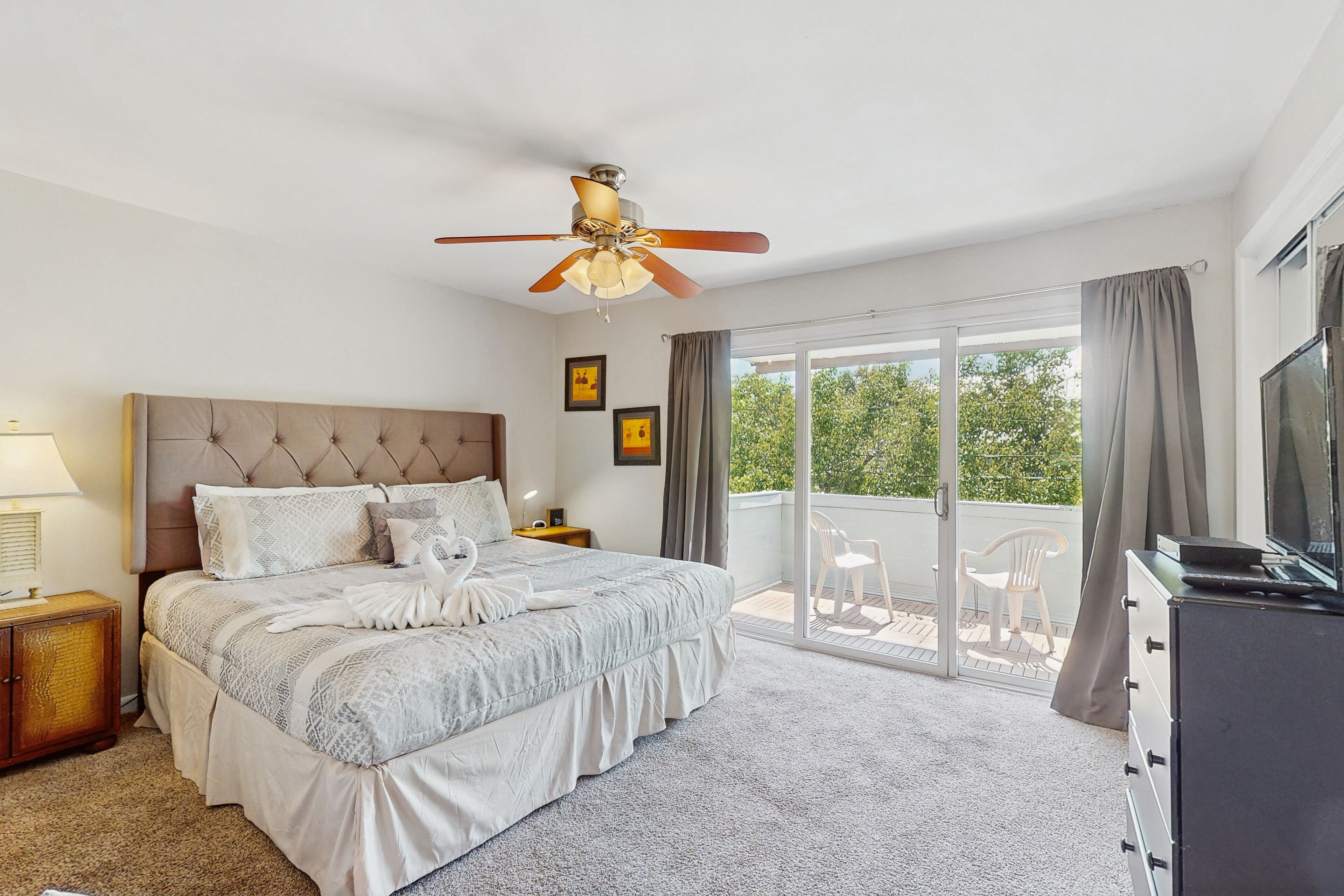 2 bedrooms, internet, bed sheets