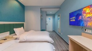 A hotel room with two beds, a TV on the wall, and a desk. - Lilai Hotel (Wendu Shuicheng store, Beijing) (Beijing)