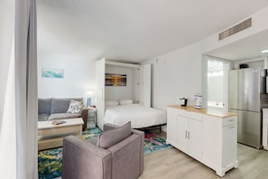 Iron/ironing board, Internet, bed sheets