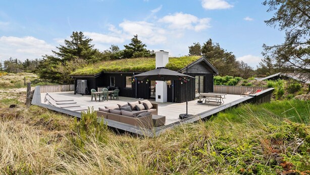 A modern house with a flat roof, outdoor seating area, and a deck. - Pet friendly home in Saltum with WiFi (Saltum)