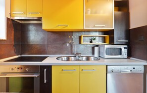 Réfrigérateur, four, plaque de cuisson, lave-vaisselle