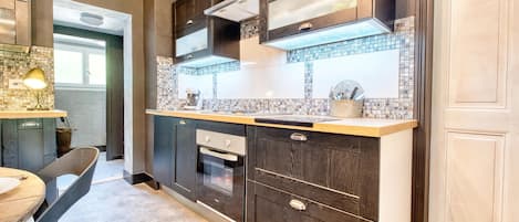 Fridge, stovetop, dishwasher, coffee/tea maker