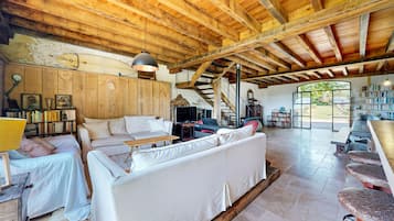 Télévision, cheminée