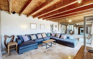 TV, fireplace - Beautiful home in Ossages (Ossages)