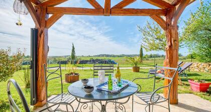 2 bedroom awesome home in Les Lèches