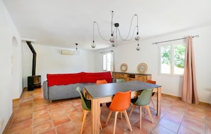 Dining - Amazing home in Orsan (Orsan)