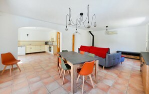 Interior - Amazing home in Orsan (Orsan)