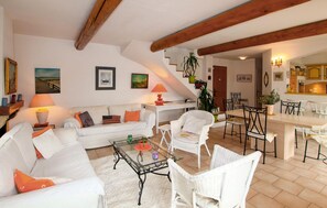 Smart TV, fireplace - Lovely home in Saint Maurice sur Eygu (Saint Maurice sur Eygu)