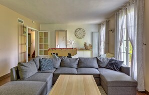 TV, fireplace, table tennis