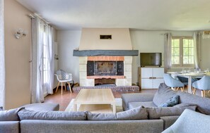 TV, fireplace, ping pong