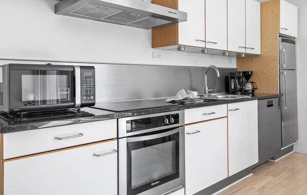 Kühlschrank, Herdplatte, Geschirrspüler