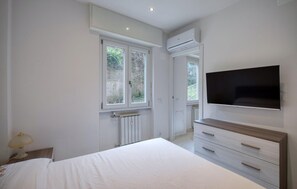 1 bedroom, iron/ironing board, free WiFi