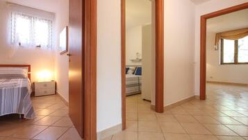 3 slaapkamers, een strijkplank/strijkijzer, reisbedje, gratis wifi