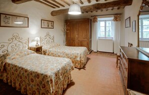 3 bedrooms, travel crib, free WiFi, bed sheets