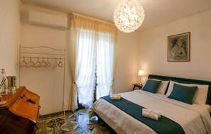 Iron/ironing board, travel crib, free WiFi