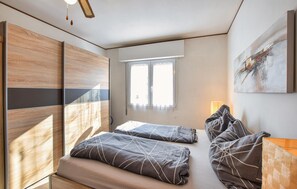 1 bedroom, iron/ironing board, free WiFi