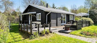 Nice home in Esbjerg V with WiFi