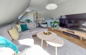 Smart TV, fireplace, stereo - Amazing home in Höganäs (Höganäs)