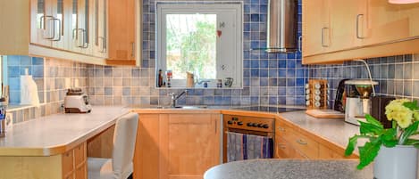 Fridge, stovetop, dishwasher, coffee/tea maker