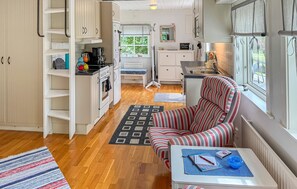 Frigorifero, piano cottura, lavastoviglie, macchina per tè/caffè