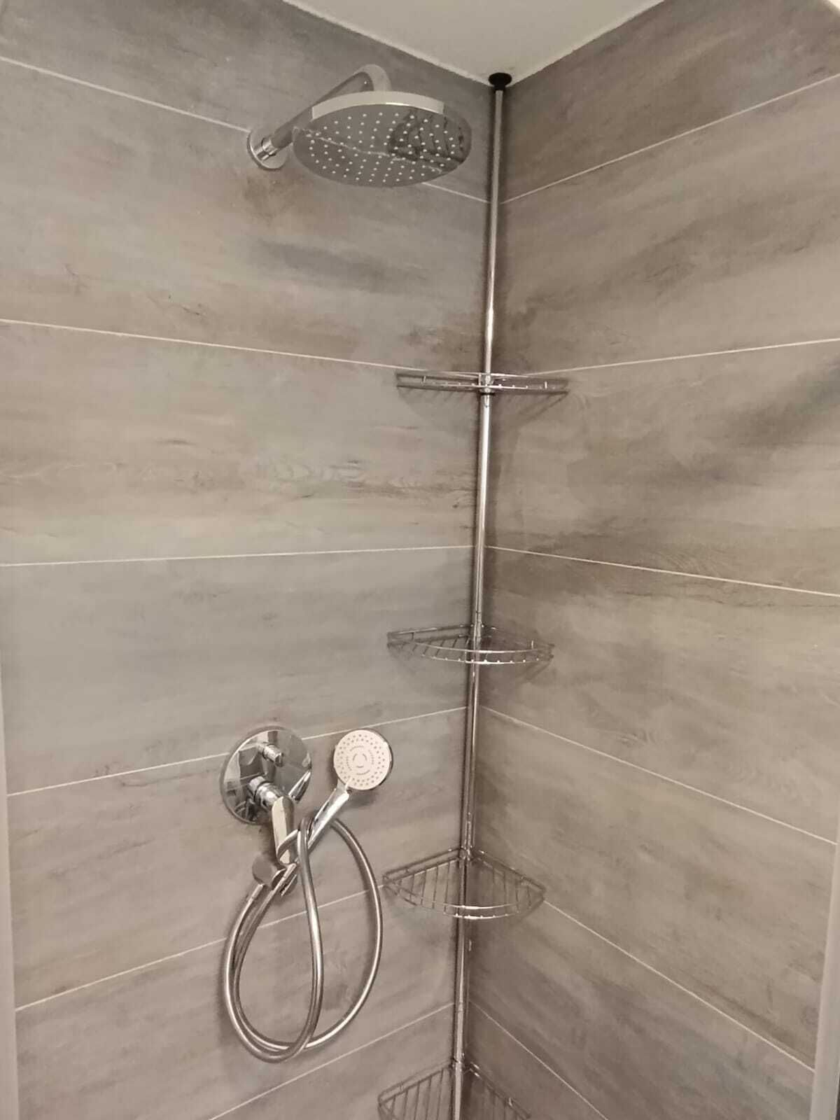 Dusche, Handtücher, Seife, Toilettenpapier